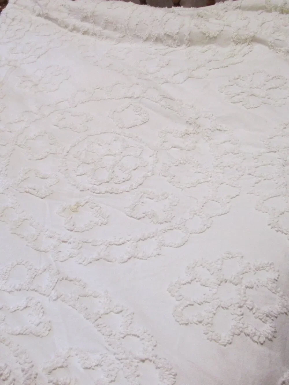 Vtg chenille Tuft King size ivory floral tuft farmhouse bedspead alternate down
